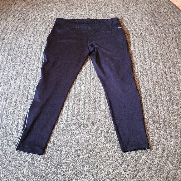 DANKSIN WOMEN'S FITTED BLACK ANKLE LENGTH WORK OUT PANTS. LARGE - Picture 2 of 5